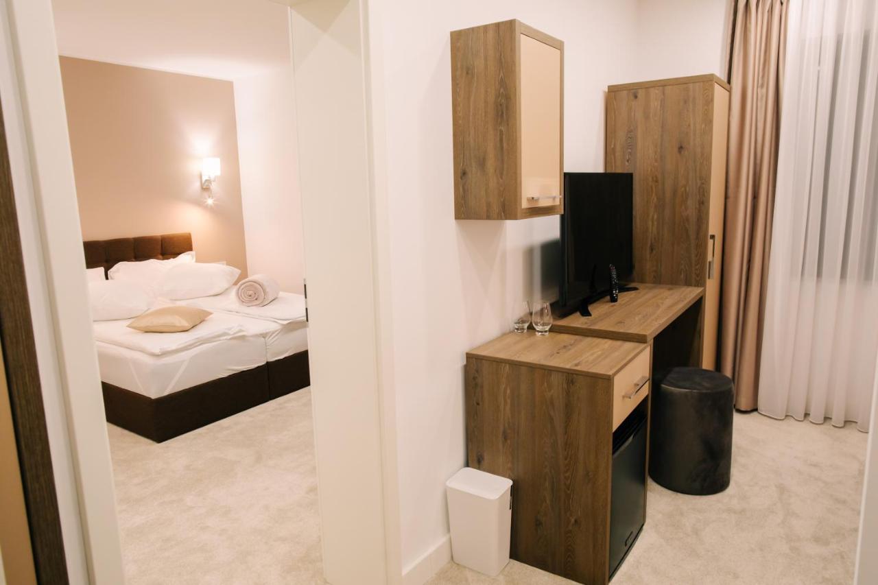 Hotel The Butterfly Sîngeorgiu de Mureş Zewnętrze zdjęcie