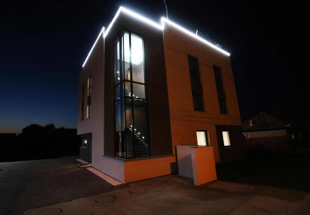Hotel The Butterfly Sîngeorgiu de Mureş Zewnętrze zdjęcie