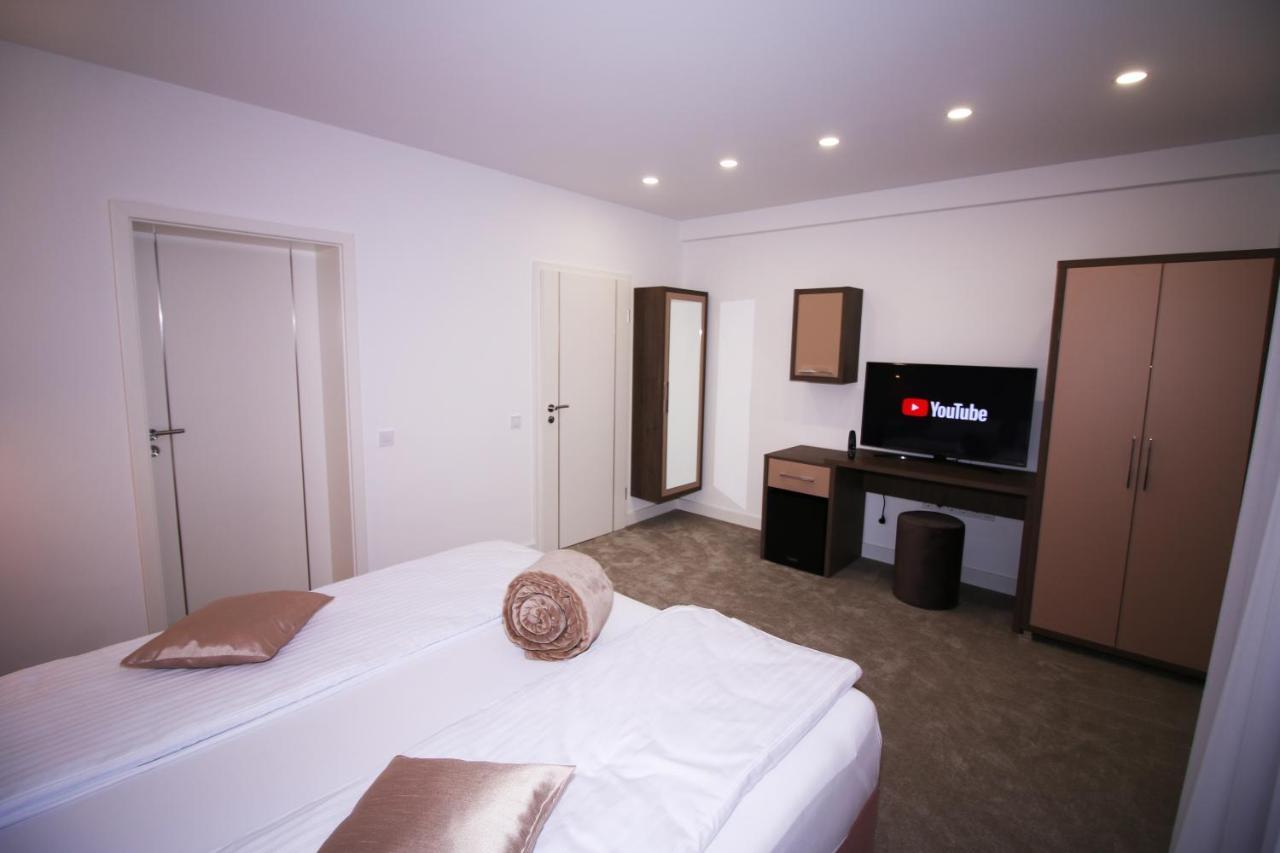 Hotel The Butterfly Sîngeorgiu de Mureş Zewnętrze zdjęcie